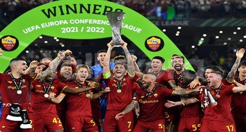 تحت قيادة مورينيو.. روما يحقق أول لقب لبطولة دوري المؤتمر 